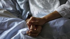 Cinco cosas de las que más se arrepienten las personas antes de morir, según una enfermera de pacientes terminales
