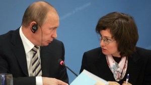 Quién es Elvira Nabiullina, la mayor banquera de Putin que utiliza su vestimenta para “decir lo que está pensando”