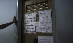El ruleteo se perpetúa como la realidad del sistema de salud pública en Caracas