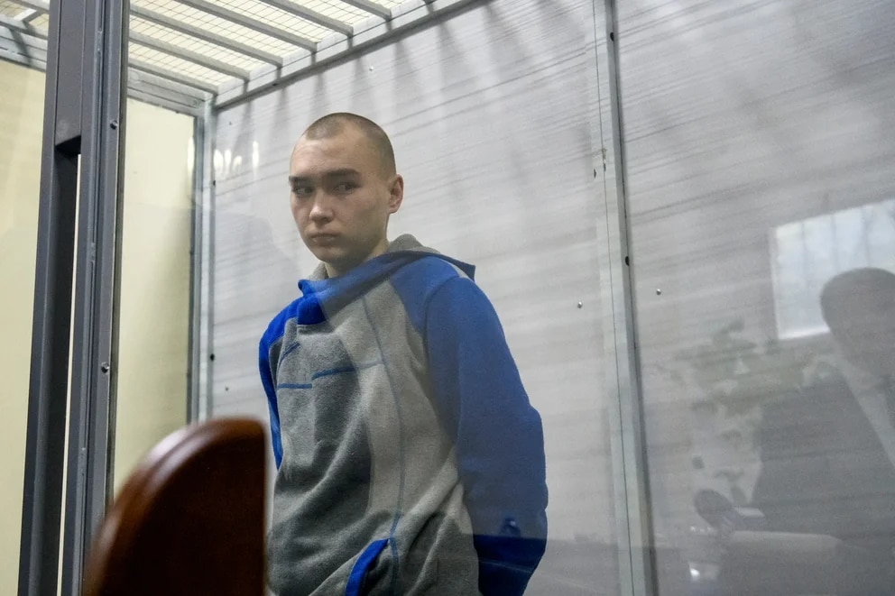 Justicia ucraniana reduce a 15 años de cárcel la pena de cadena perpetua del primer soldado ruso condenado