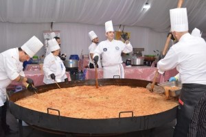 El espagueti más grande del mundo: crónica de un almuerzo italiano con 1.000 kilos de pasta y 500 litros de salsa