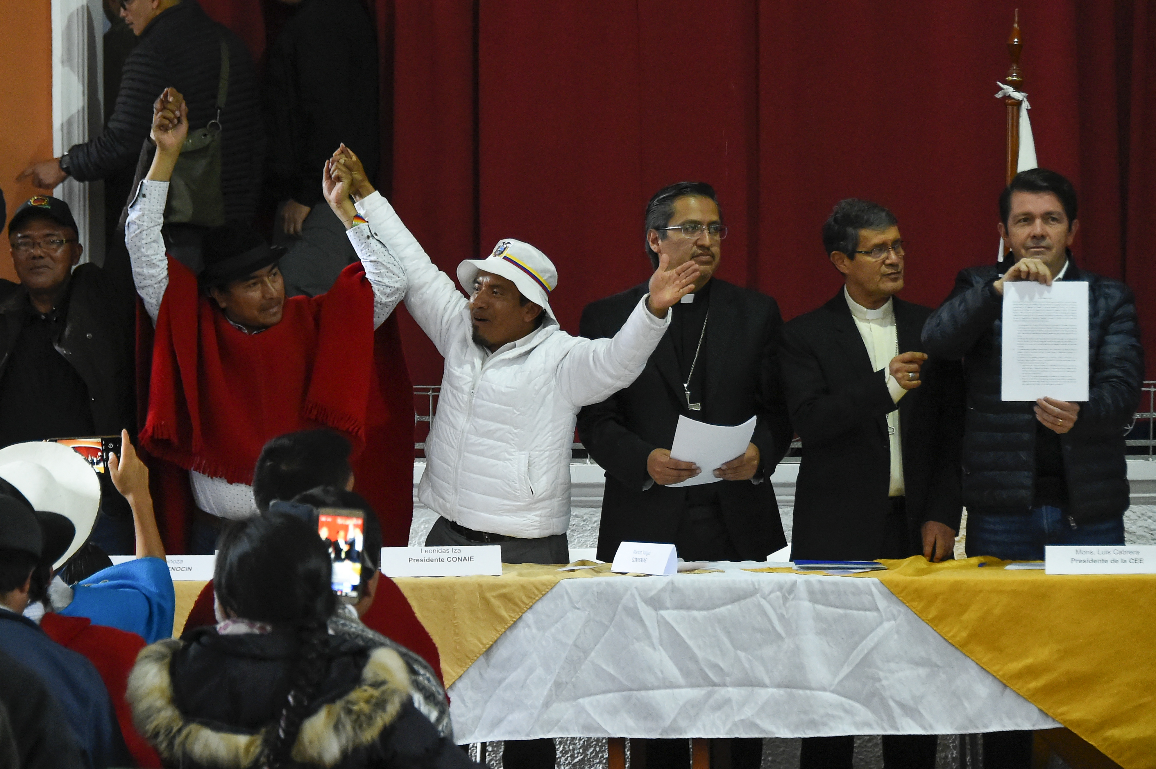 Gobierno de Ecuador e indígenas firmaron acta para poner fin a las protestas