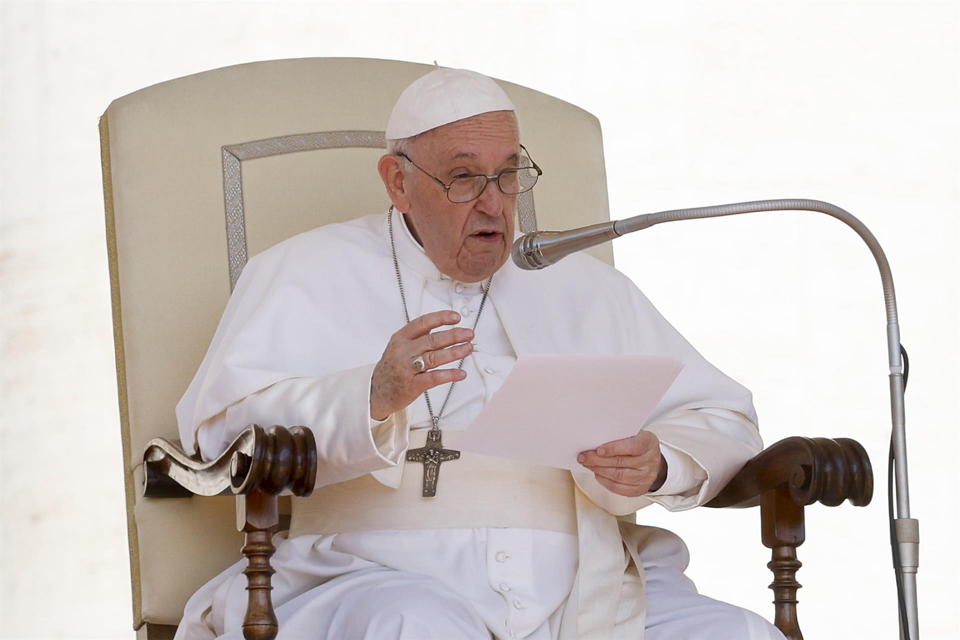 El papa Francisco dice que se ha desatado “una violencia diabólica” sobre Ucrania