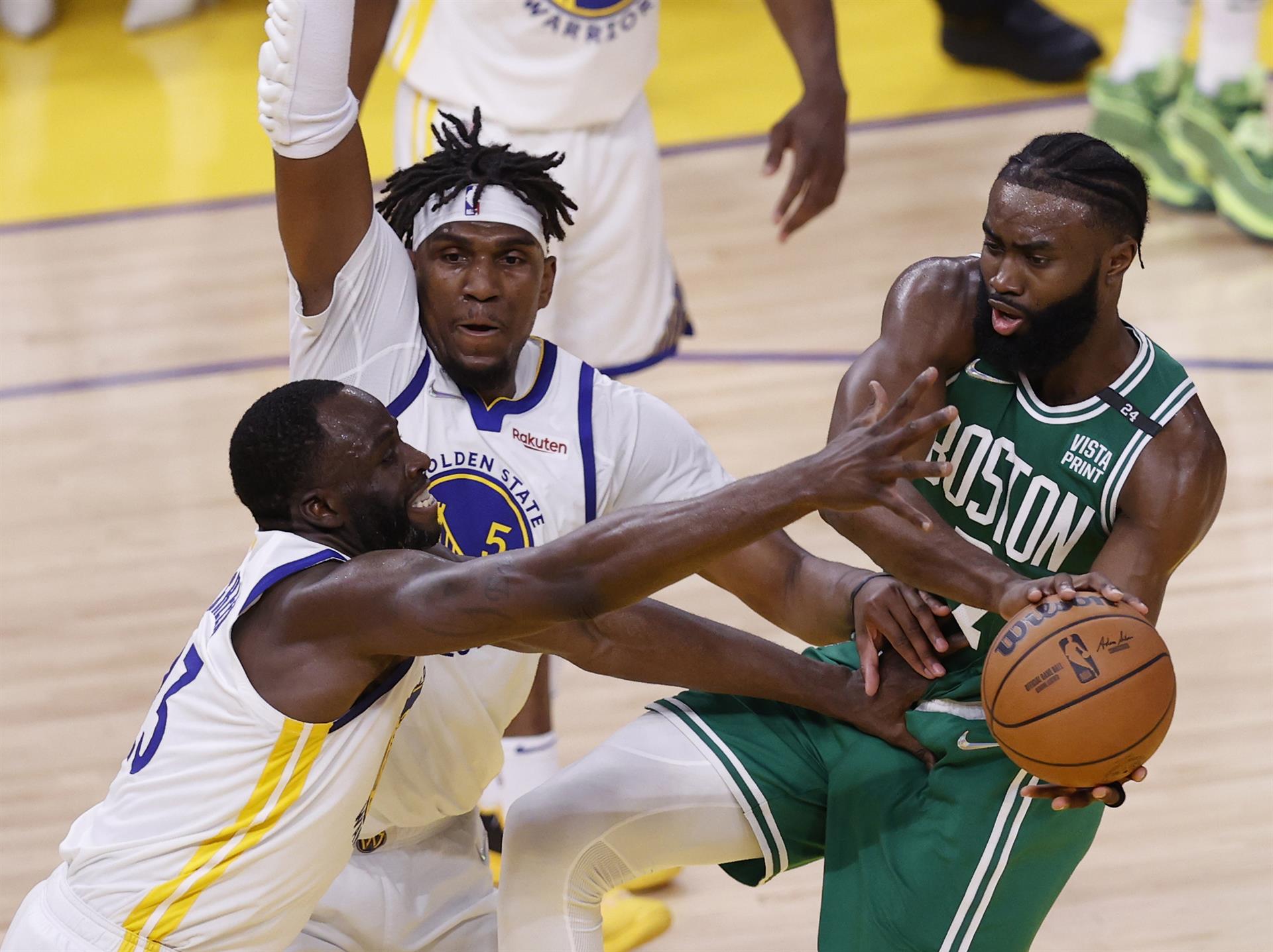 Se calienta la final de la NBA: Jaylen Brown le contestó a Draymond Green sin miedo