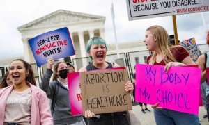 Tribunal Supremo de Texas restaura una ley de 1925 que prohíbe el aborto