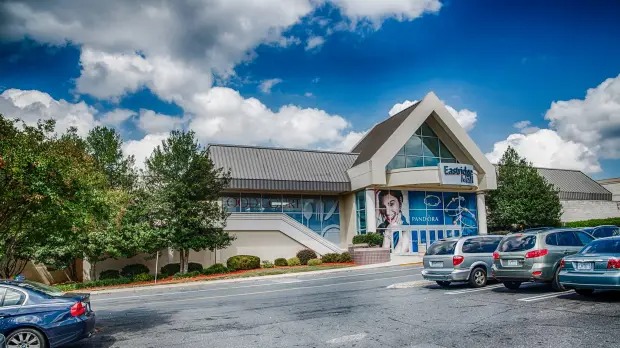 El pánico se apoderó de centro comercial en Carolina del Norte con tiroteo que dejó tres heridos