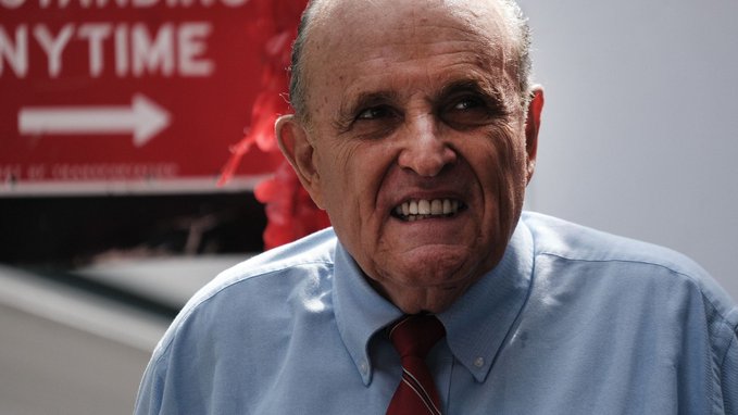 Agreden al exalcalde de Nueva York Rudy Giuliani durante acto de campaña