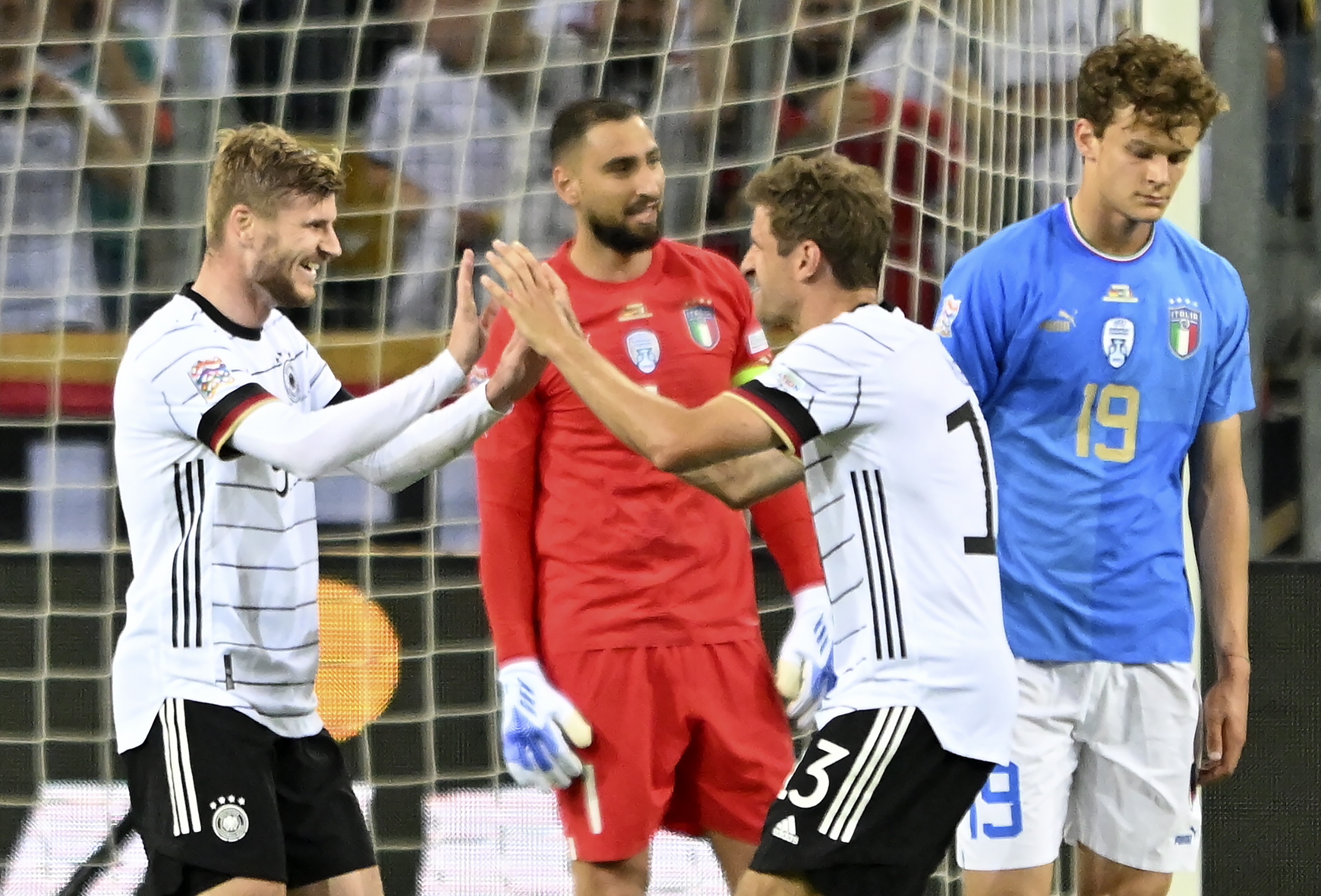 Alemania destrozó a la campeona Italia en fase experimental