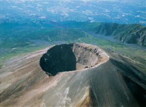Turista estadounidense intentó tomarse una selfie pero cayó al interior del cráter del Monte Vesubio