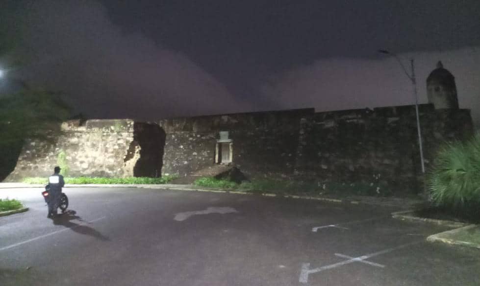 Las lluvias y la falta de mantenimiento causan desplome de área frontal del castillo de Santa Rosa en Margarita