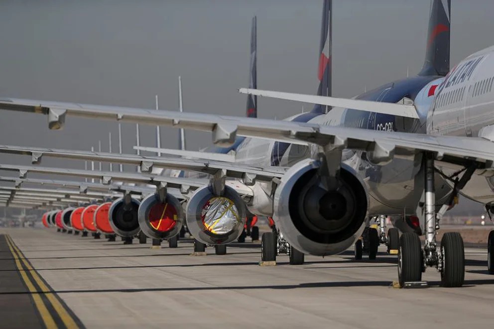 Aviones chocaron al rodar en pistas de aeródromo de Ciudad de México (Fotos)