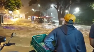 Así fue el fuerte aguacero en Colombia que causó inundaciones y emergencias en gran parte de Medellín (VIDEOS)