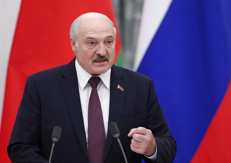 Lukashenko advierte de que sus aviones ya pueden portar armas nucleares
