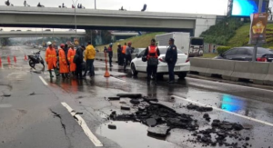 Autopista Francisco Fajardo permanecerá cerrada sentido este-oeste por reparación tras hundimiento
