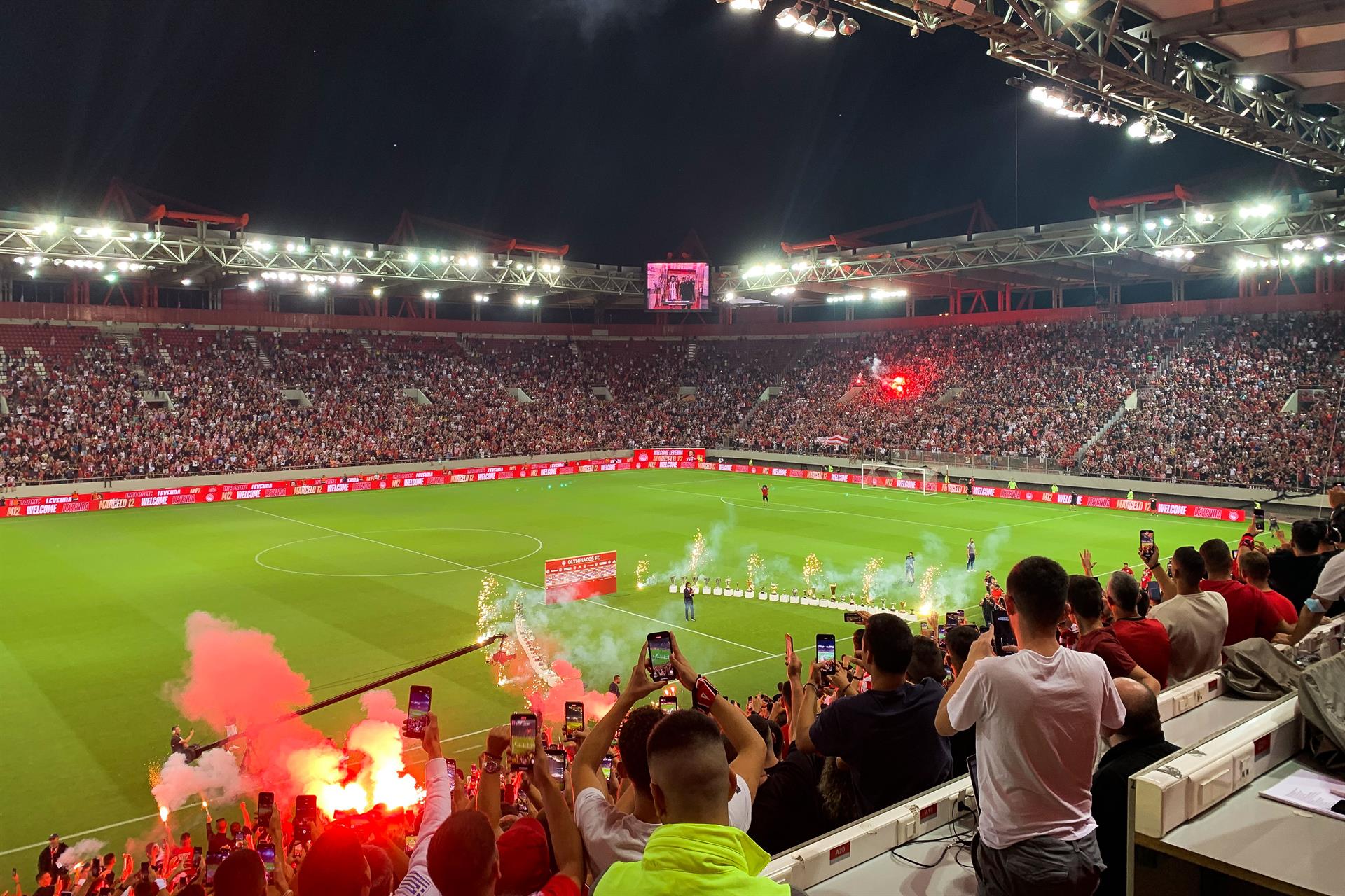 EN IMÁGENES: Más de 20 mil hinchas del Olympiacos dieron una cálida bienvenida a Marcelo