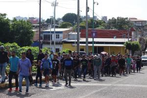 Guatemala detuvo a 350 migrantes irregulares para expulsarlos hacia Honduras