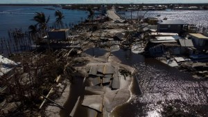 Advierten que decenas de miles de personas podrían quedarse sin trabajo en Florida tras el huracán Ian