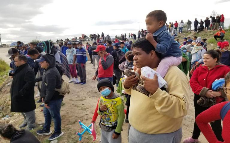 Venezolanos esperan en la frontera de EEUU un “milagro migratorio”