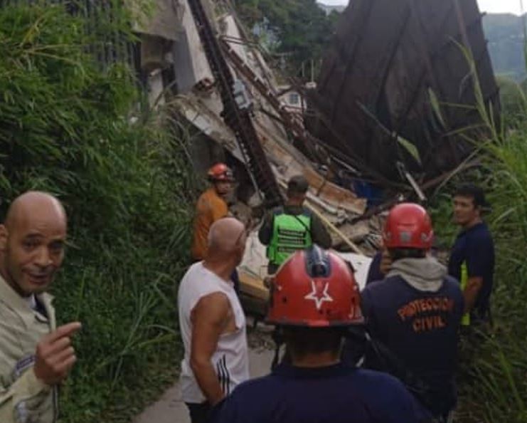 Embarazada murió tras deslizamiento de su casa por fuertes lluvias en Hoyo de la Puerta