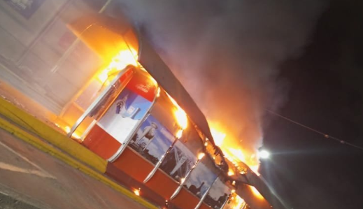 Se registró un incendio en la parada del Transbarca en Barquisimeto este #23Oct (Videos)
