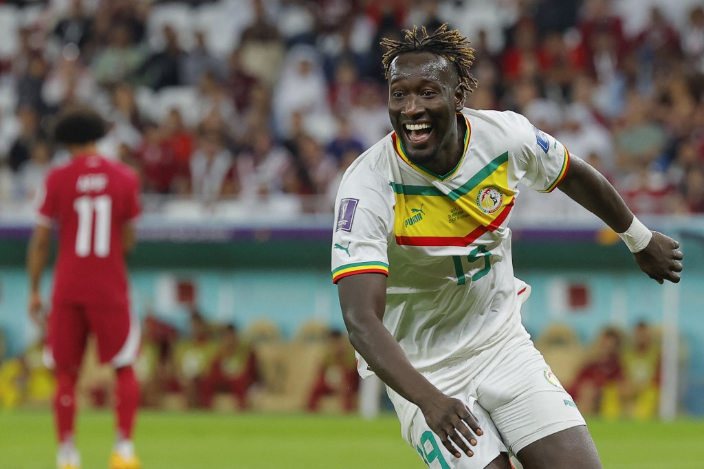 Los leones de Senegal devoran al anfitrión y acechan a Ecuador, su próximo rival