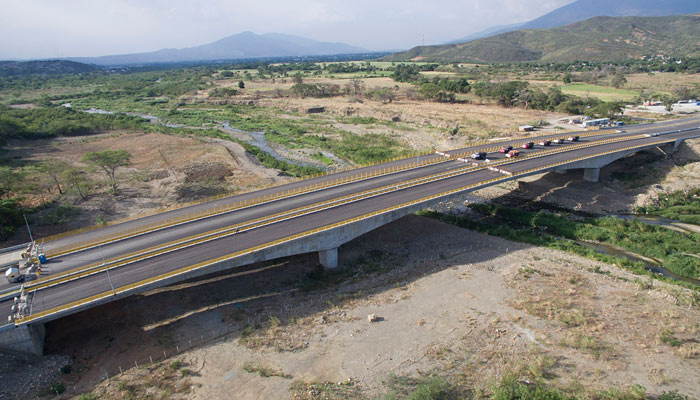 El #1Ene volverán a circular vehículos por los puentes fronterizos con Colombia