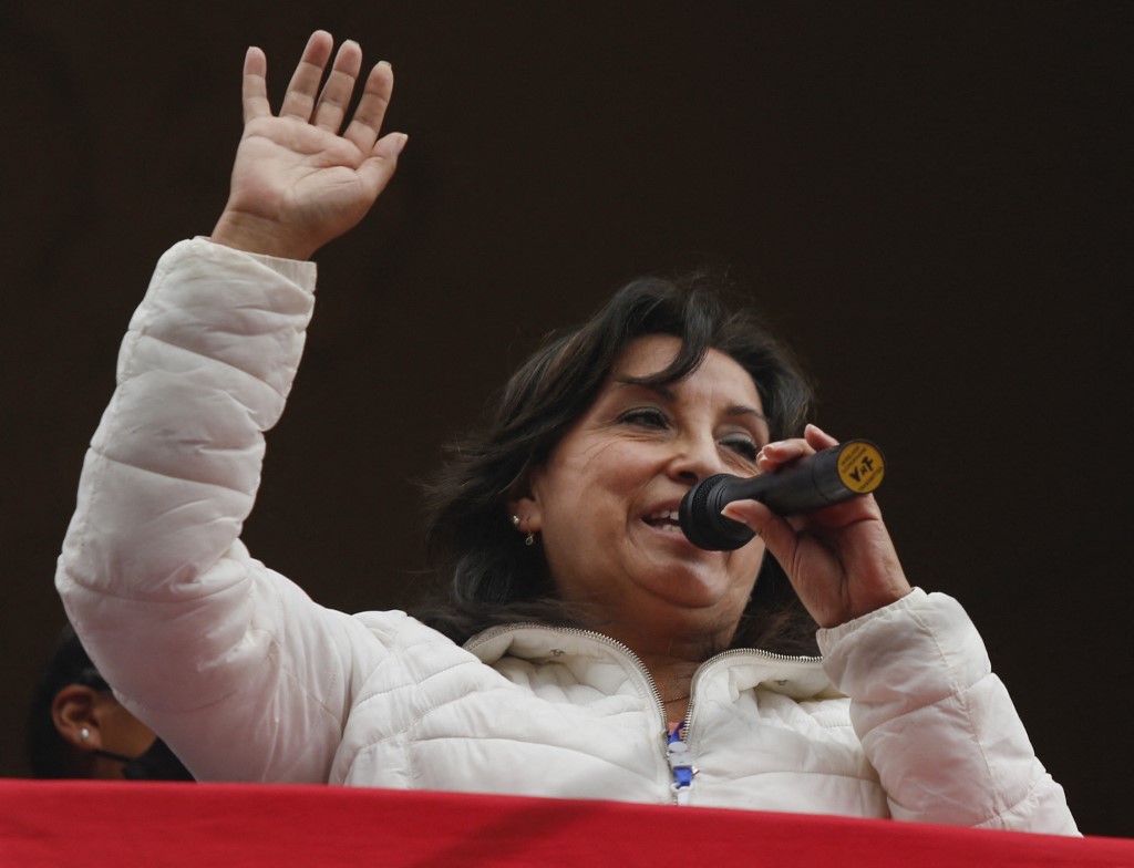 Dina Boluarte asumirá la presidencia de Perú tras destitución de Pedro Castillo