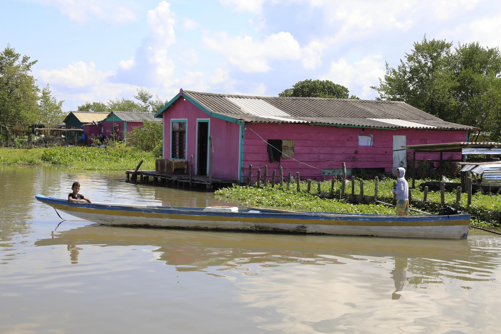 La lucha de los pueblos de palafitos de Colombia por mantener viva su cultura (Fotos)