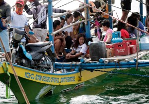 La difícil vida de los pescadores filipinos acosados por China