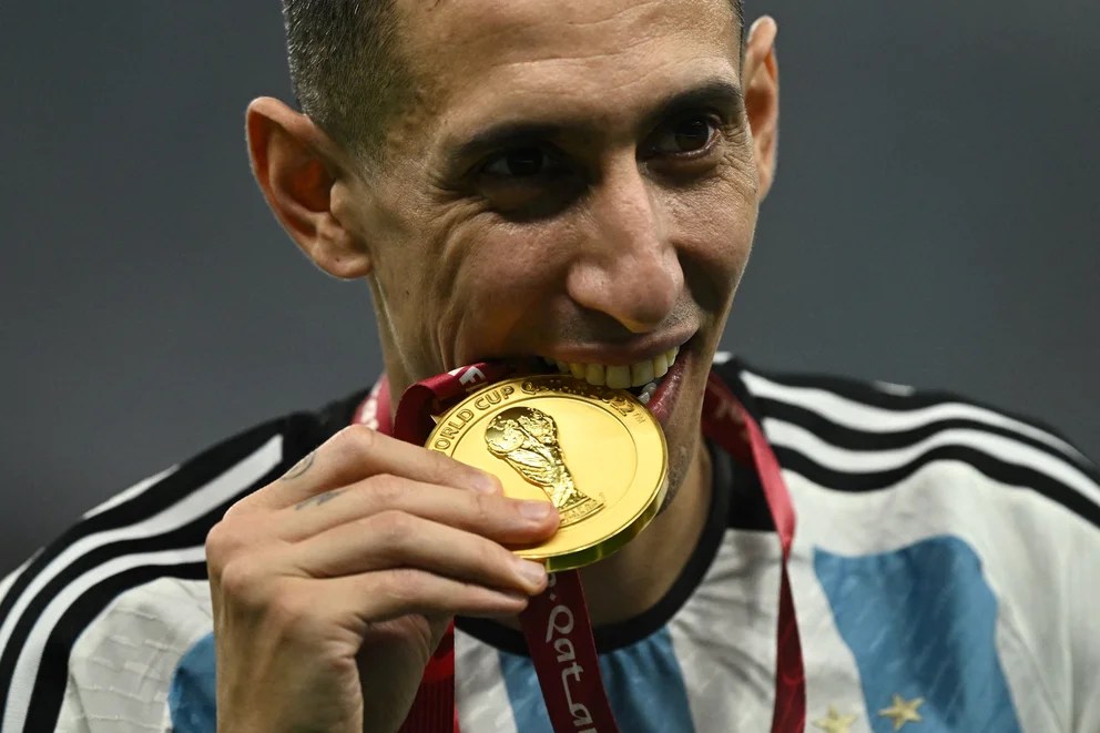 La historia de Di María: de los días ayudando a su padre a embolsar carbón y su triunfo ante las lesiones a la gloria total en la Selección