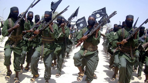 La brutalidad del grupo terrorista Al Shabab: ejecutó a 100 de sus propios combatientes tras perder una ciudad en Somalia