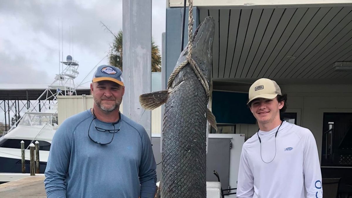 Pescadores quedaron atónitos al capturar una rara bestia “fósil viviente” en Alabama