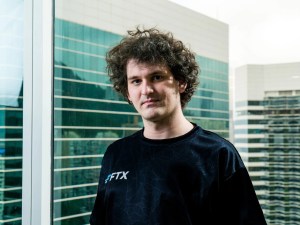 Exjefe de plataforma cripto FTX se declaró no culpable de cinco nuevos cargos