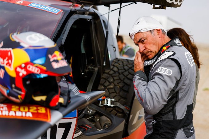 El español Carlos Sainz abandona el Rally Dakar 2023 tras aparatoso accidente en las dunas (VIDEO)