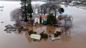 Inundaciones y deslaves en California: Suben a 14 los muertos por el temporal y se esperan más lluvias