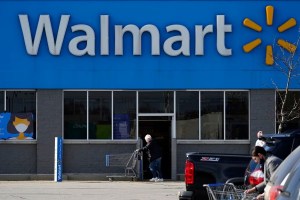 Walmart, la empresa con más empleados en EEUU, sube el salario mínimo un 17%