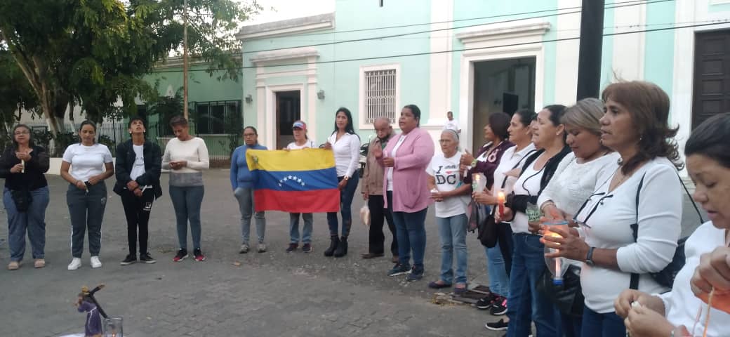 Docentes del occidente de Carabobo hicieron vigilia para pedirle a Dios interceda en su lucha