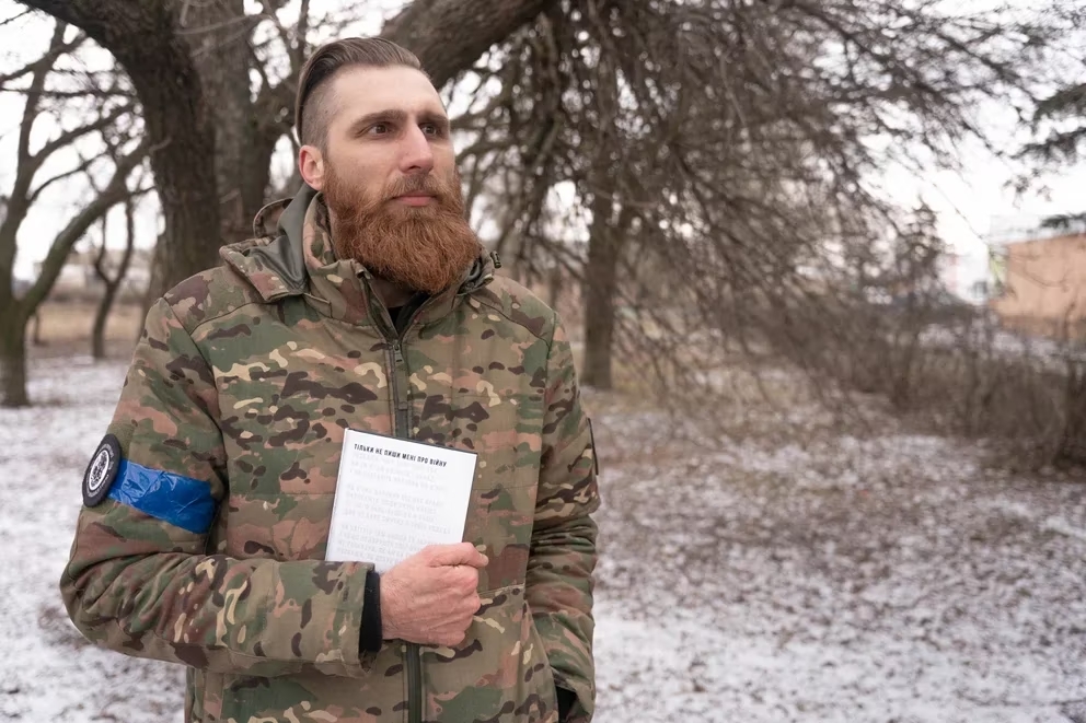 Comandante en el frente de batalla de día, poeta best seller de noche: Pavlo Vyshebaba, nuevo héroe nacional ucraniano