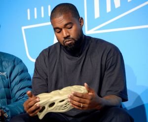 Accionistas de Adidas demandaron a los directivos de la empresa por las pérdidas que generó Kanye West