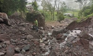 Lluvias colapsaron la carretera en La Huerta del Pico de Mérida y familias piden ayuda urgente