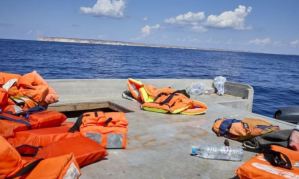 Guardacostas tunecinos rescataron a más 400 migrantes en una noche