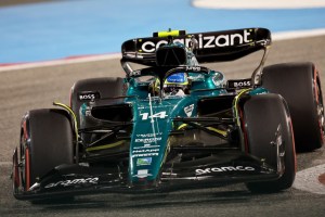 Alonso dominó la segunda práctica libre del Gran Premio de Baréin