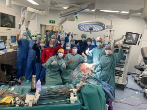 No hay confirmación de que médico venezolano haya liderado trasplante de pulmón por robótica en España