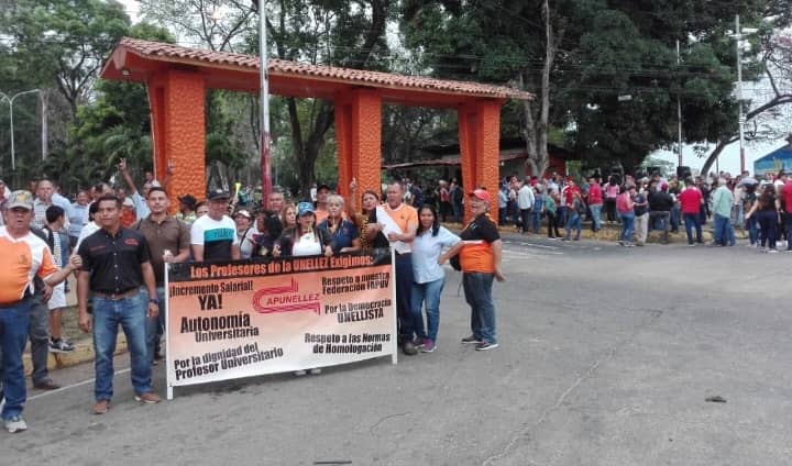 Colectivos chavistas querían buscar pleito en protesta de la Unellez… pero “no les pararon pelotas”