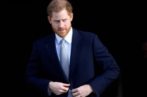 El príncipe Harry aparece por sorpresa en juicio contra un diario en Londres