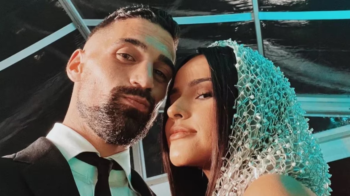 Acusan a Sebastian Lletget de serle infiel a su novia, la cantante Becky G