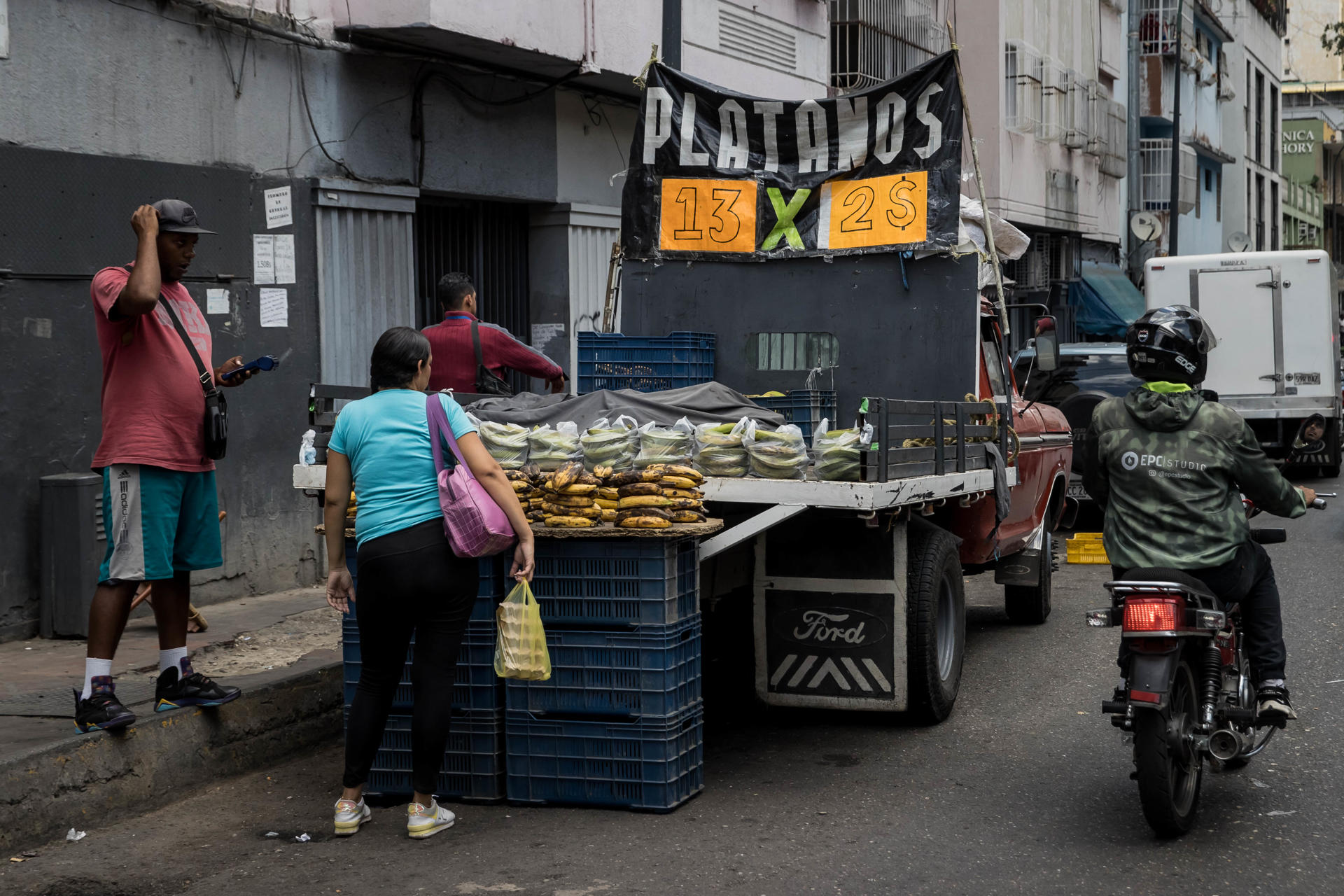 ¿Cuánto destina mensual el 20% más rico y el 20% más pobre de los venezolanos para sus necesidades alimentarias?