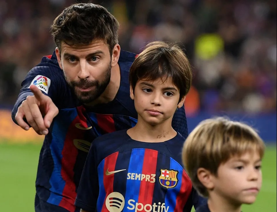 VIDEO: Gerard Piqué olvidó a su hijo Sasha en una tienda y le llovieron las críticas