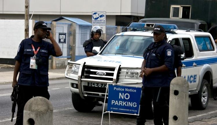 Conductores venezolanos denuncian abusos y detenciones de la policía de Trinidad y Tobago