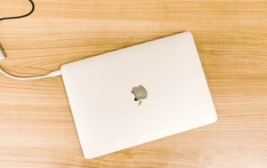 Verdad o mentira: cargar una laptop todo el día afecta su funcionamiento
